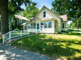 1121 24th St, Moline, IL 61265
