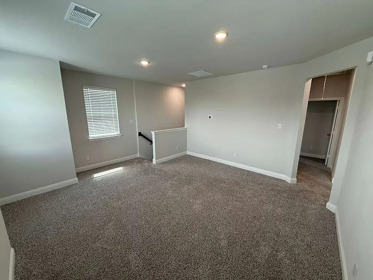 517 Lana Dr — Photo 6