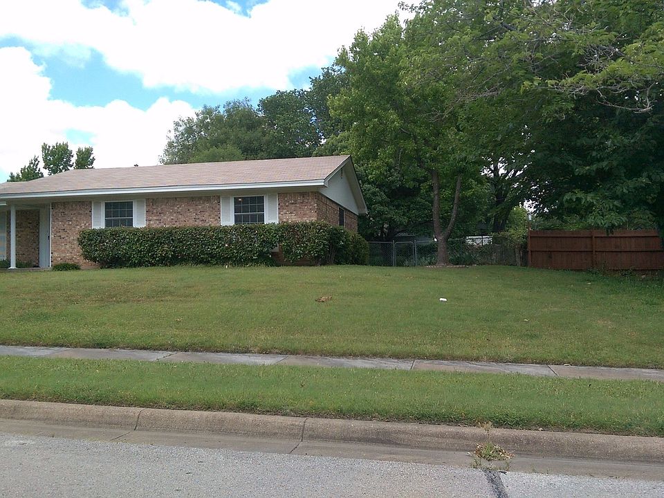 1st image of 403 Lazy River Dr