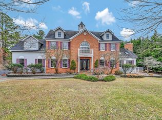 8 Pine View Ct, Monroe Township, NJ 08831