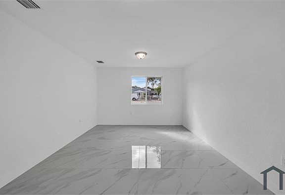 5th image of 1405 NW 45th St #1