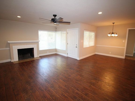 3rd image of 225 W Robinson Ave