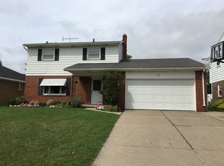 110 Rossway Ave, Rossford, OH 43460