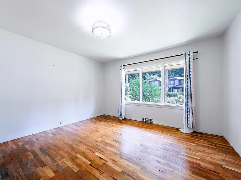 3775 Emerald Dr — Photo 15