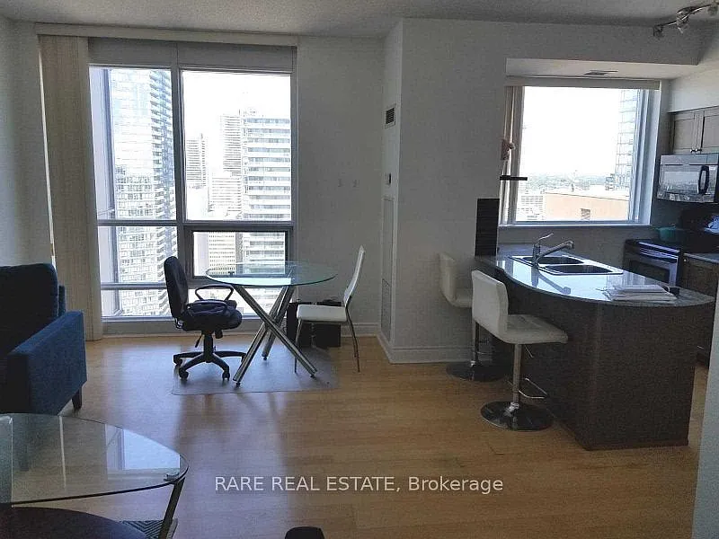 Building Photo - 763 Bay St #4401