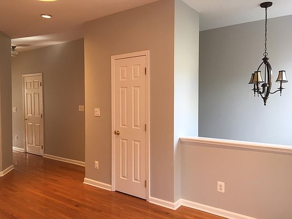 3rd image of 321 Wilshire Dr