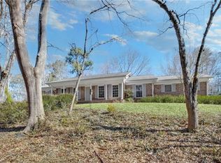6185 Heards Creek Dr, Atlanta, GA 30328