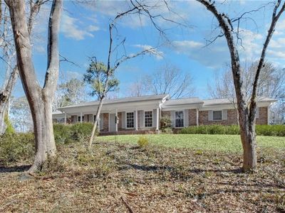 6185 Heards Creek Dr, Atlanta, GA, 30328