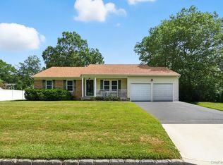 25 Timber Ridge Dr, Coram, NY 11727