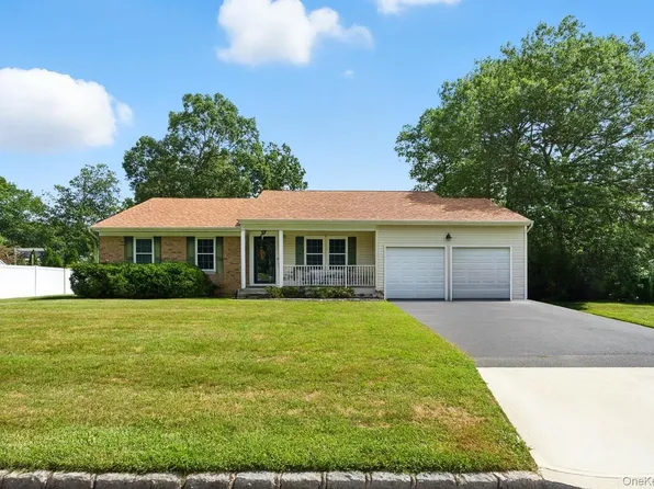 25 Timber Ridge Drive, Coram, NY 11727