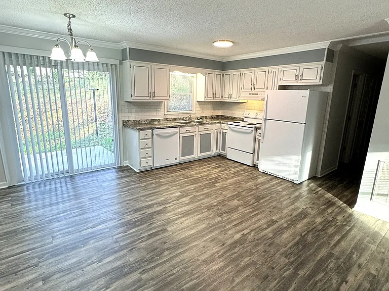 434 E Jennings St — Photo 2