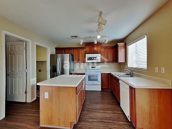 3rd image of 1859 W Desert Canyon Dr