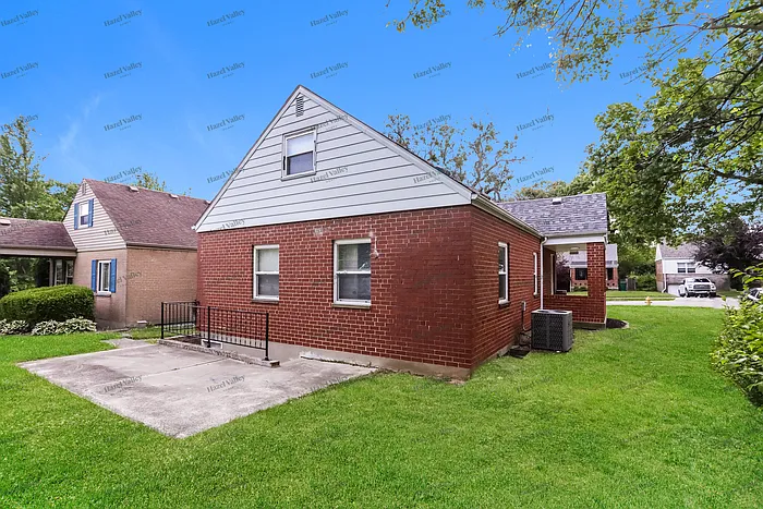 1008 Edgetree Ln — Photo 13