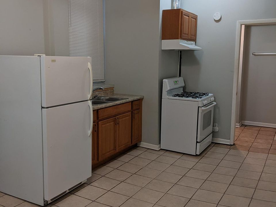 1st image of 1369A W Greenleaf Cir #G5