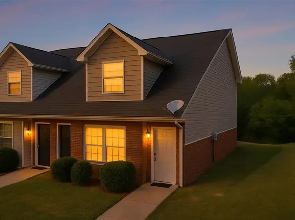 556 Maggie Ln, Jonesboro, GA 30238