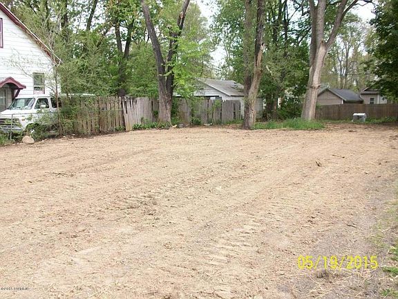 3rd image of 1069 Agard Ave