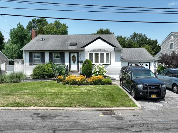 231 Tremont Road, Lindenhurst, NY 11757