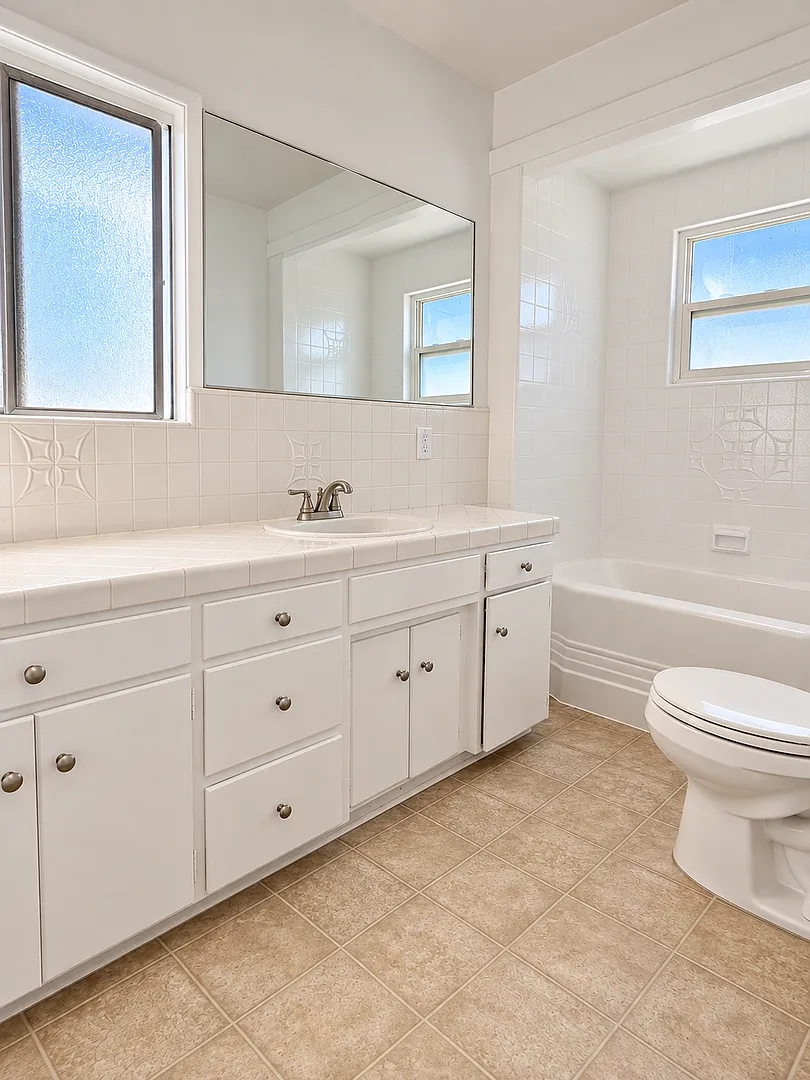 3140 E 3rd Street — Photo 3