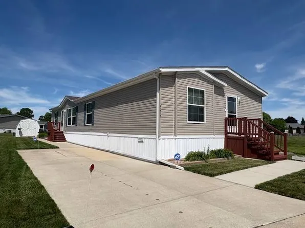 21515 Le Fleur Ct, Macomb, MI 48044