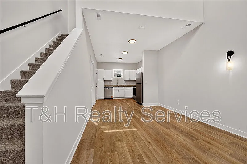 1 bed, 1.5 bath, 520 sqft, $1,325 — Photo 4