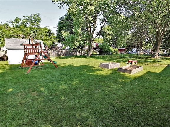 4th image of 466 Suzanne Dr