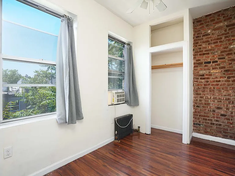 522 E 11th St #23 — Photo 4