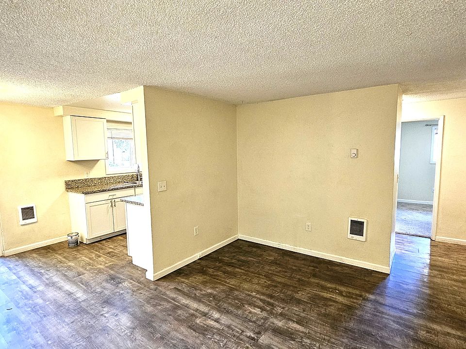 1st image of 3105 L St #1