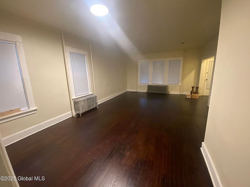 3rd image of 49 Forest Avenue