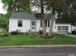 537 Windmill Ave, West Babylon, NY 11704