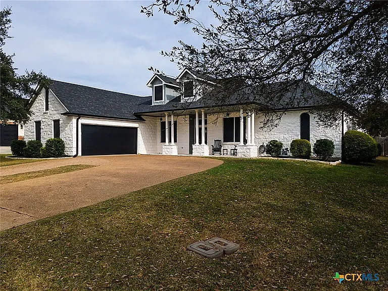 Building Photo - 4215 Sunflower Ln