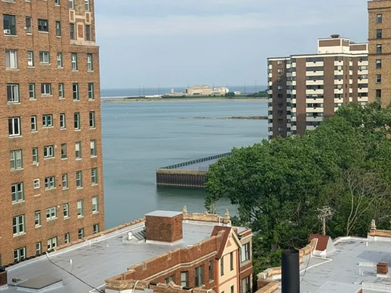 7251 At Waters Edge — Photo 38
