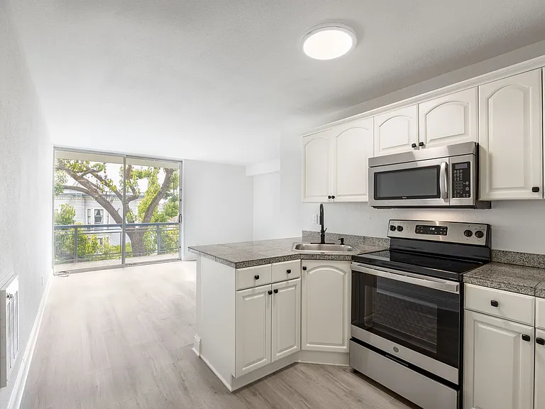 940 Guerrero St — Photo 20
