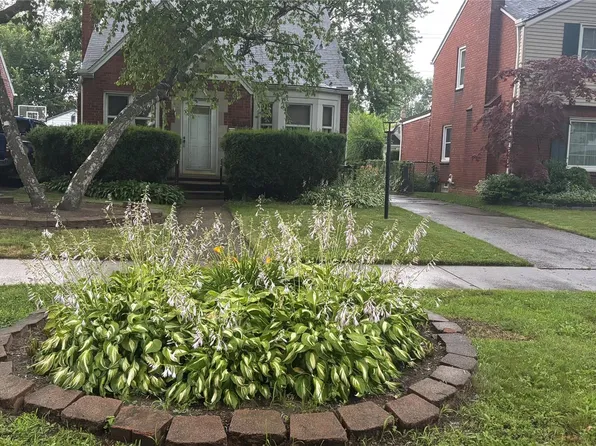 21191 Lochmoor St, Harper Woods, MI 48225