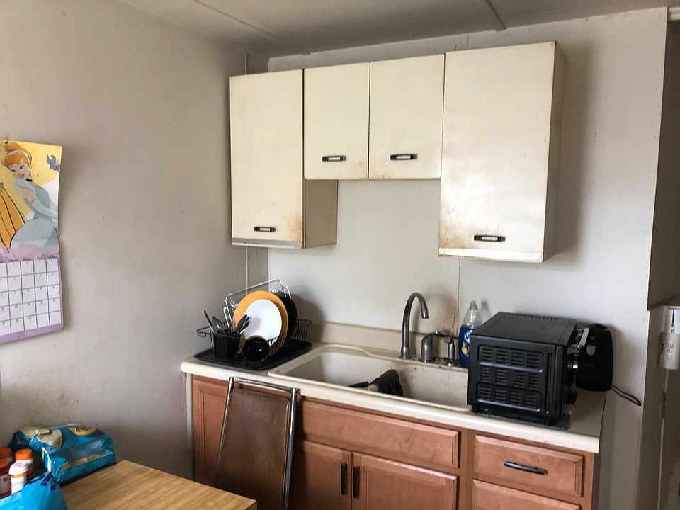 2nd image of 2848 Broadway Ave #1