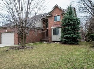 2958 Ranieri Dr, Troy, MI 48085
