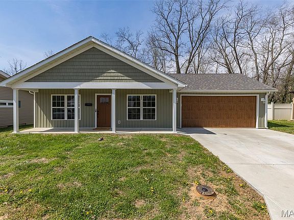 3rd image of 131 N Alexander St