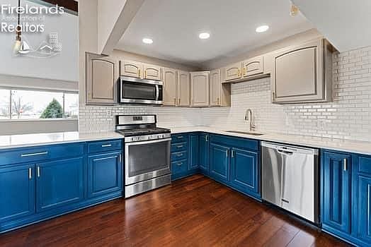 3rd image of 14961 Larkfield Dr