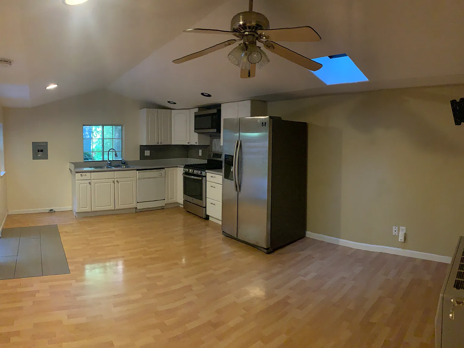 1 bed, 680 sqft, $2,450 — Photo 4