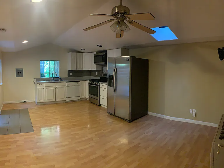 15080 Fern Ave #B — Photo 3