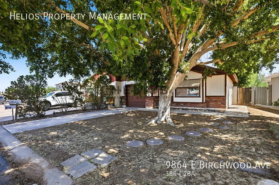 Spacious 3-Bedroom Home with Vaulted Ceilings & Large Backyard — Photo 3