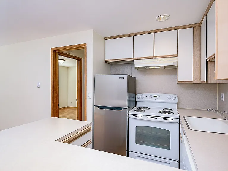 2707 Franklin Ave E — Photo 24