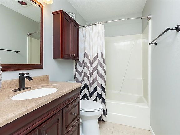 3rd image of 705 10th Ave NW