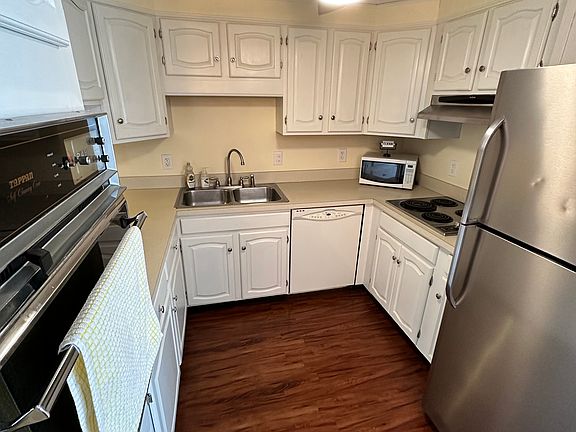 5th image of 25 Kingston Dr