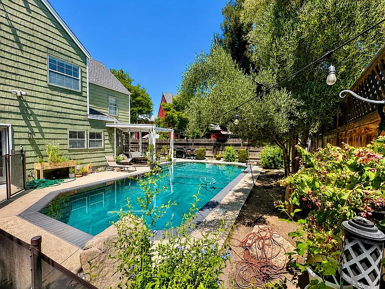 1047 E Monticello Cir — Photo 32
