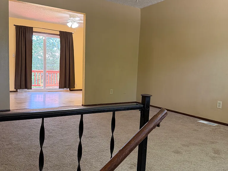 906 Brookside St — Photo 2