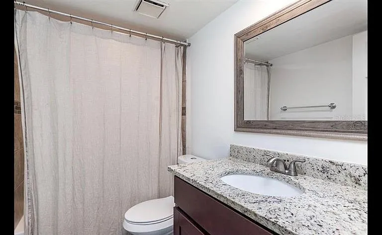 2414 W Chicago Ave — Photo 15