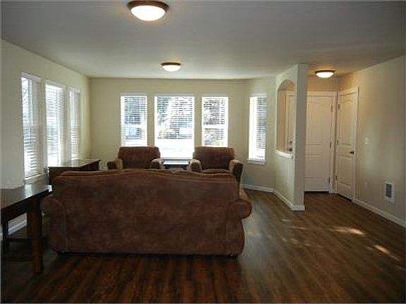5th image of 3630 Hoadly St SE