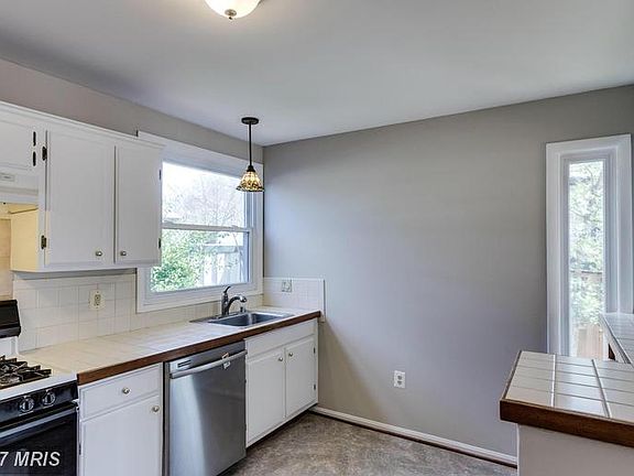 4th image of 2493 Linwood Ln