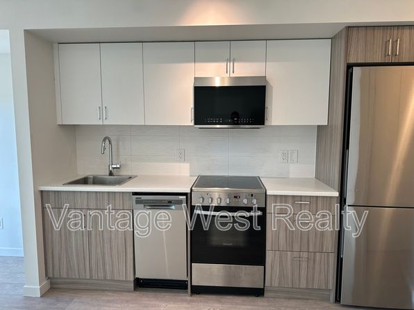 625 Academy Way #PENTHOUSE 12, Kelowna, BC V1V 0E3