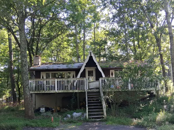 101 Daisy Ln, Dingmans Ferry, PA 18328